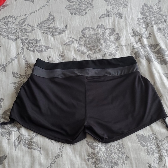 NWOT Moving Comfort Running shorts - size M - Picture 6 of 9